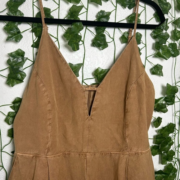 YFB Tan V-Neck Sleeveless Jumpsuit with Relaxed Silhouette YFB - Picture 2 of 4